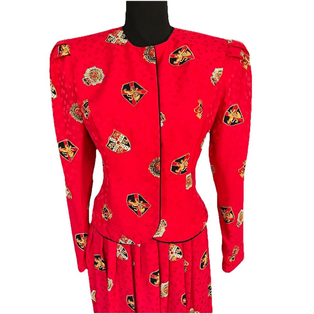 Vtg 90s Maggie London Jeannene Booher 2pc silk suit Size 4 Crest Lion Heraldic
